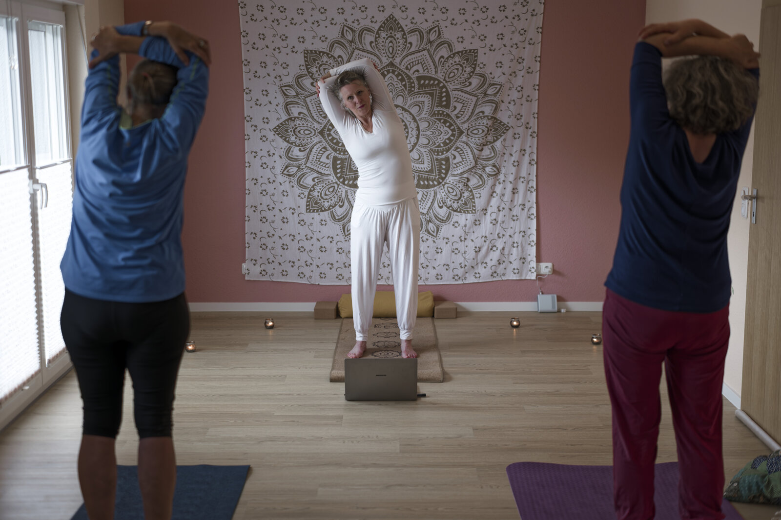 Hatha-Yoga-Klasse in Büttelborn während einer Stunde
